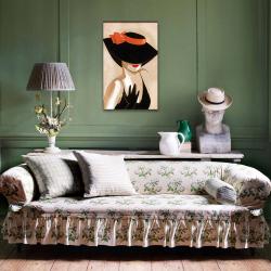 Vera Kırmızı Fiyonk Şapkalı Kadın Baskılı Retro Ahşap Tablo HK1307