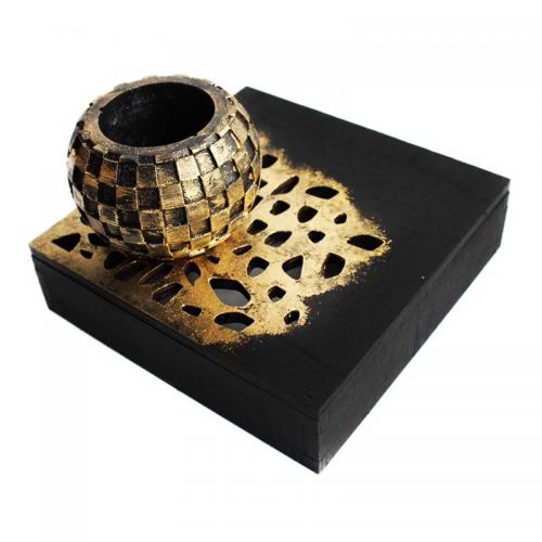 Class Concrete 5-Ahşap Ayak Damalı Küre Beton Saksı