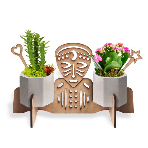 Beton Saksılı Zenci Savaşçı Desenli Ahşap Stand Model 1
