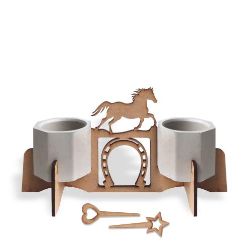 Beton Saksılı Koşan At ve Nal Desenli Ahşap Stand - Halkkitabevi