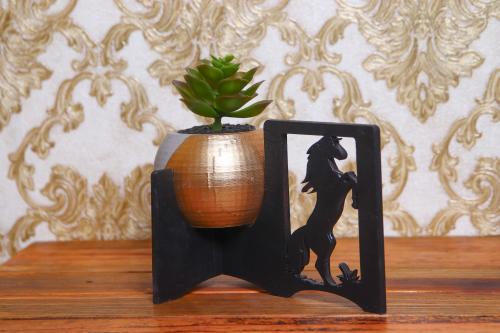 HK Dekor Ahşap At Figürlü Beton Saksı - Halkkitabevi